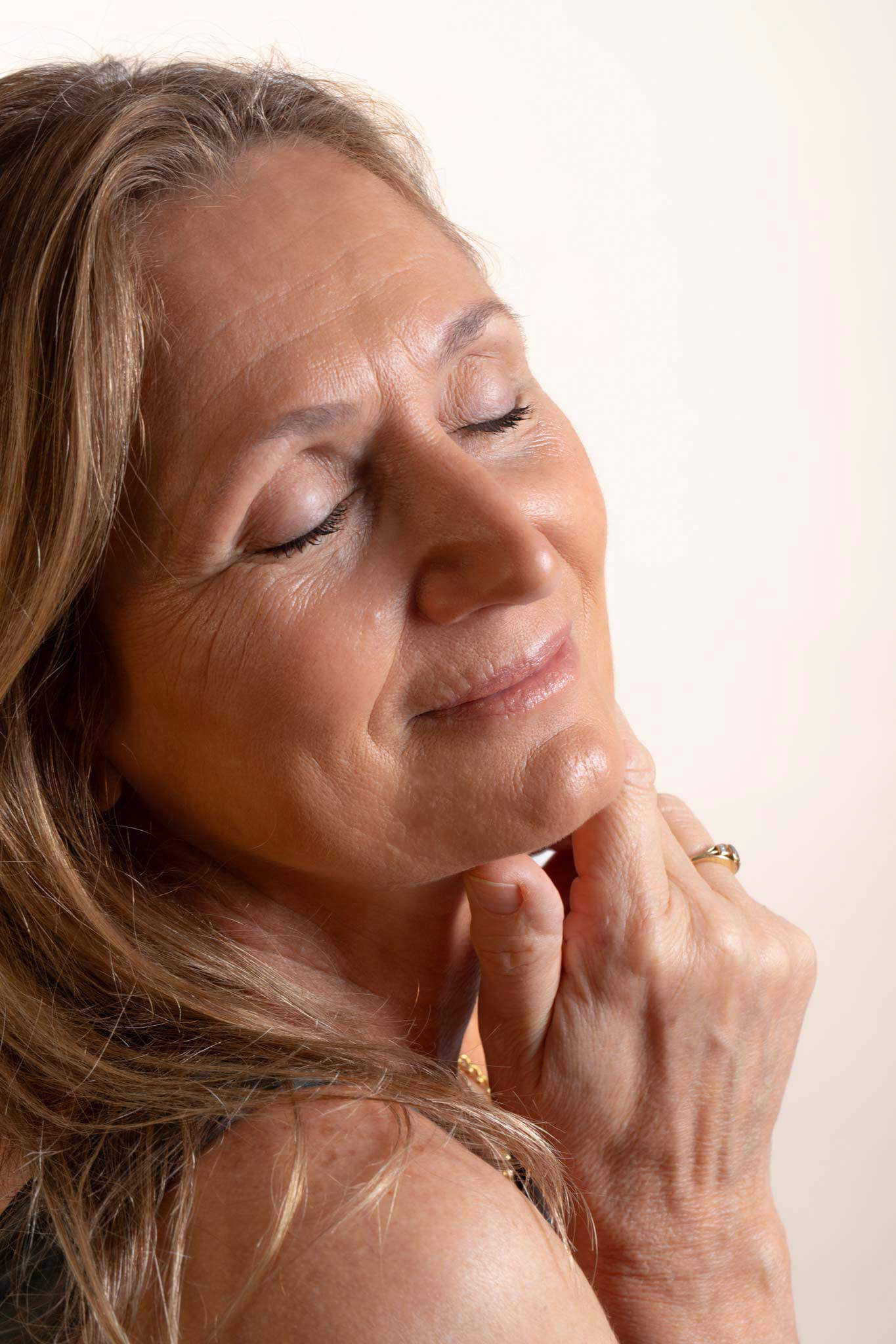 Full - Loop Pure Mineral Powder Foundation SPF24+ - Scoop Whole Beauty - Powder Foundation