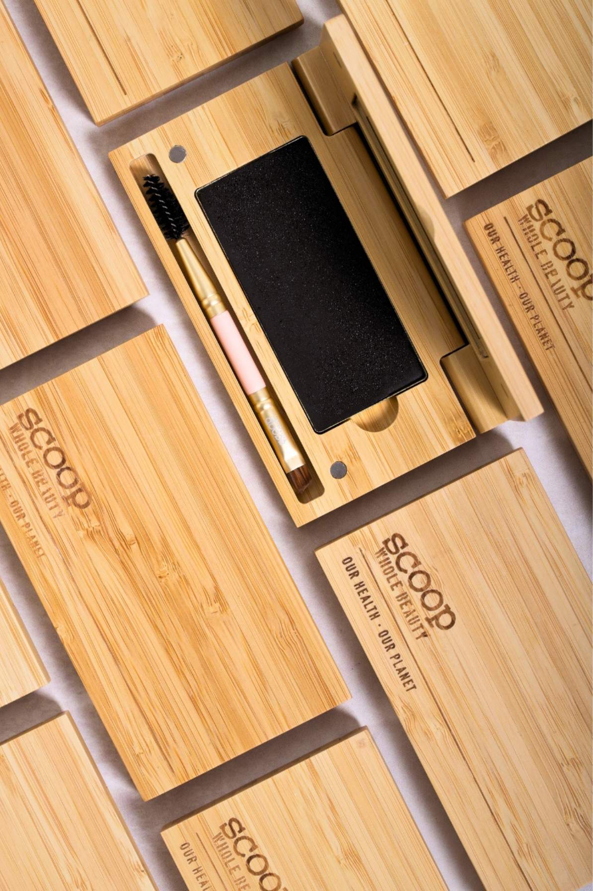 Mud Cake Mascara Compact - Scoop Whole Beauty - cake mascara