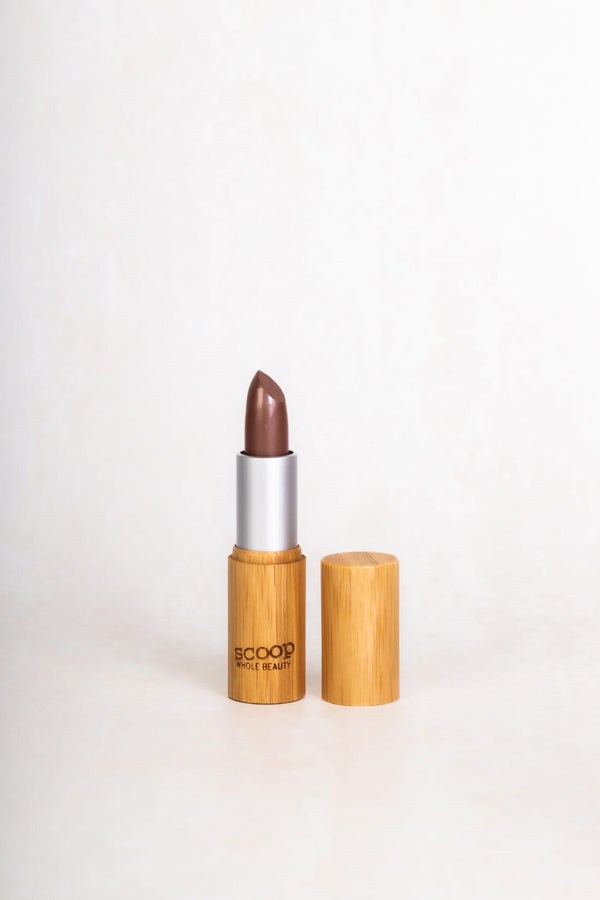 open lipstick with lid by the side - maca - medium - tan
