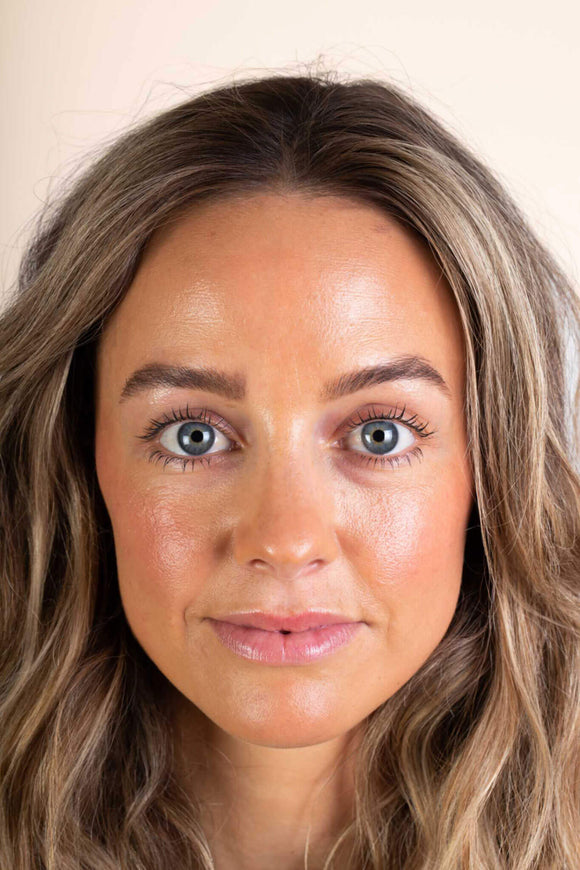 Scoop Whole Beauty model wears natural liquid cover for a light daytime makeup look showcasing glowing, hydrated skin