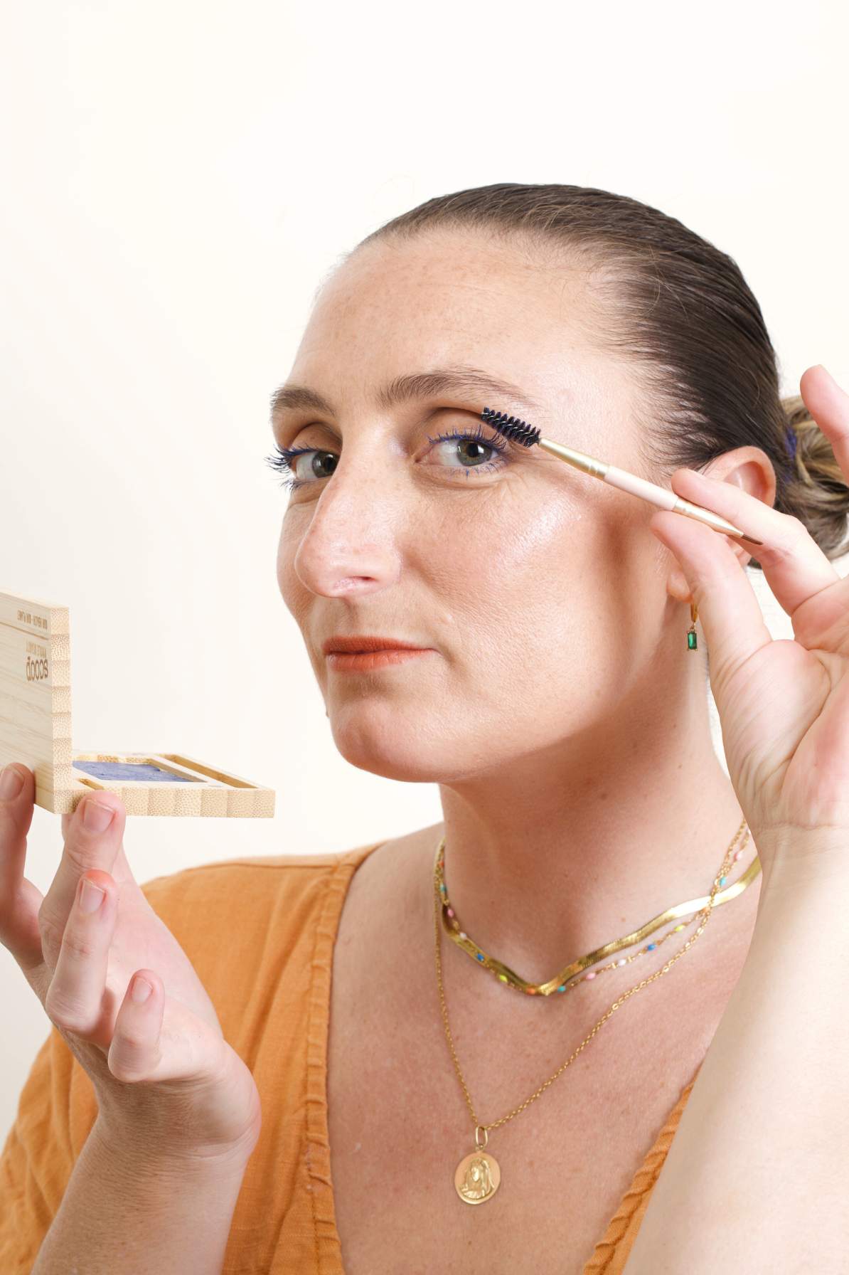 Mud Cake Mascara Compact - Scoop Whole Beauty - cake mascara