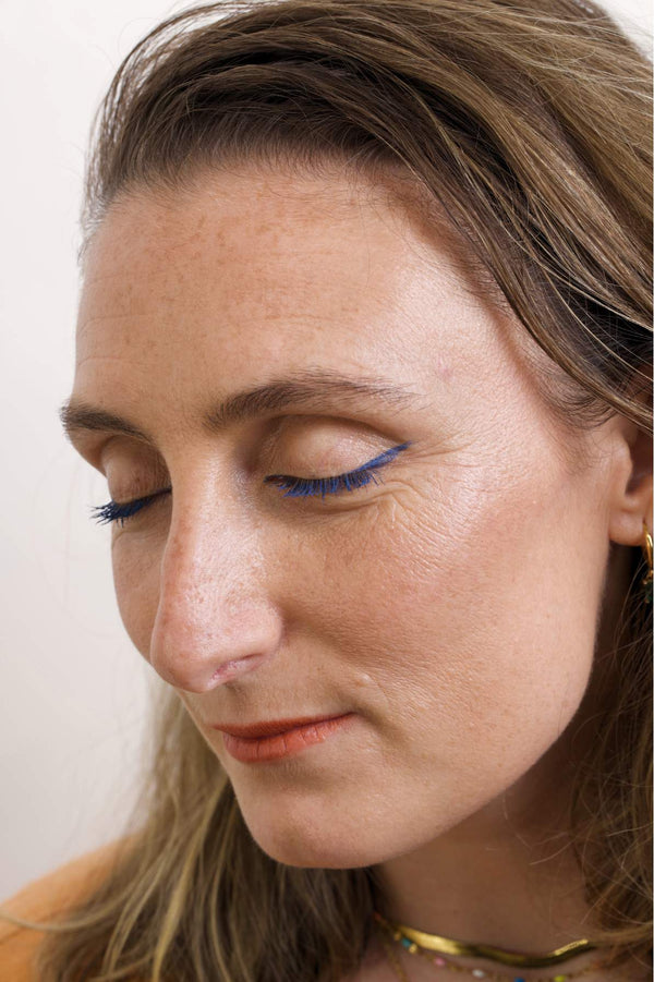 blur eyes and peach lips - ocean blue