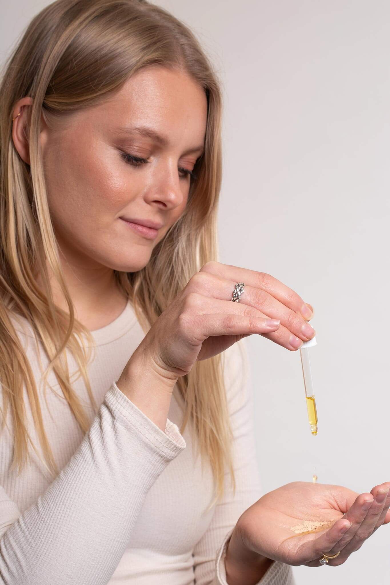 Skin Base Essentials - Scoop Whole Beauty - Foundation